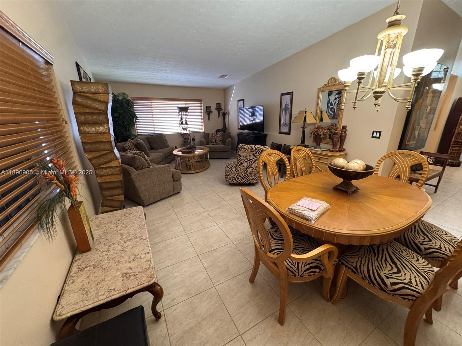 TOWN & COUNTRY ESTATES SE - Residential Lease