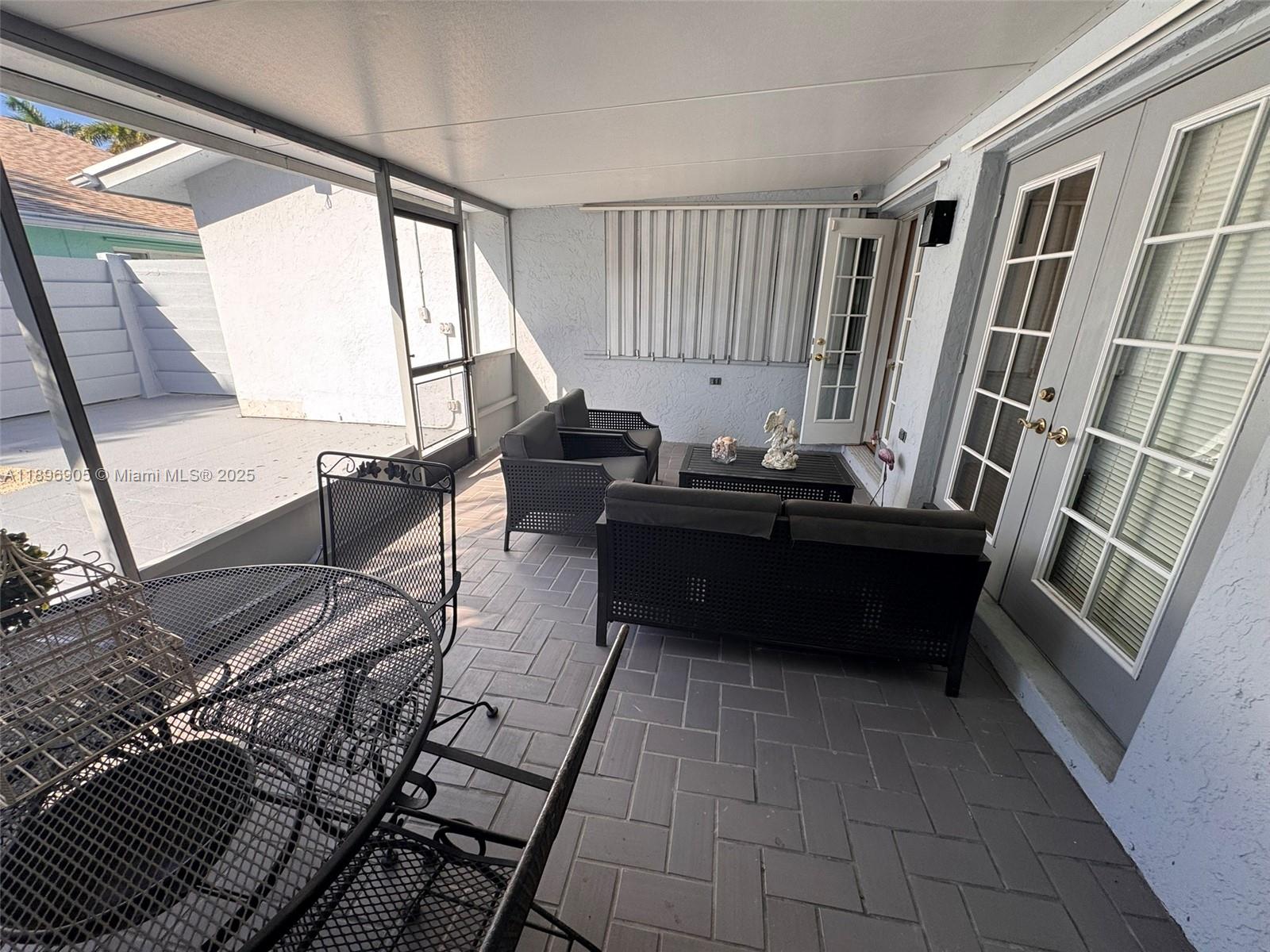 TOWN & COUNTRY ESTATES SE - Residential Lease