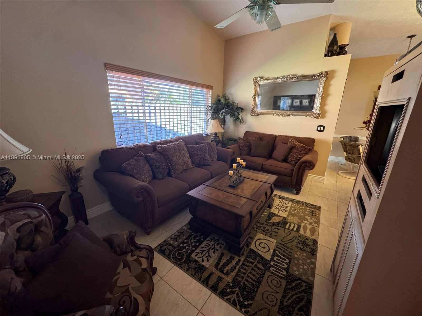 TOWN & COUNTRY ESTATES SE - Residential Lease