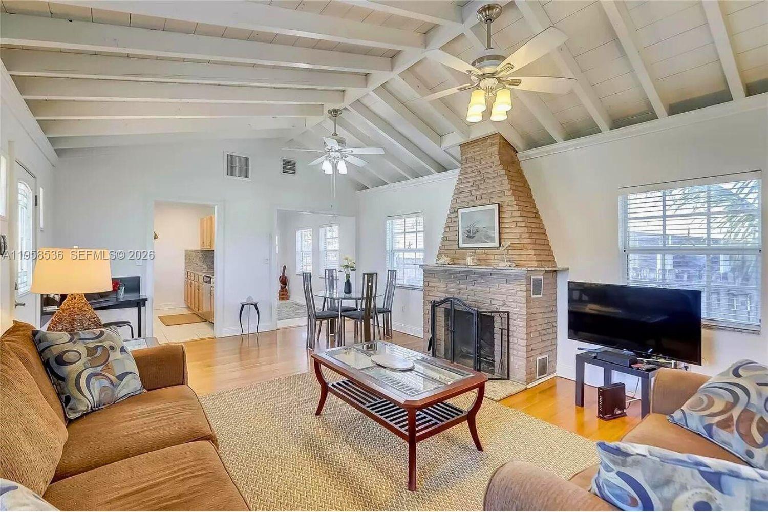 HOLLYWOOD PARK - Residential