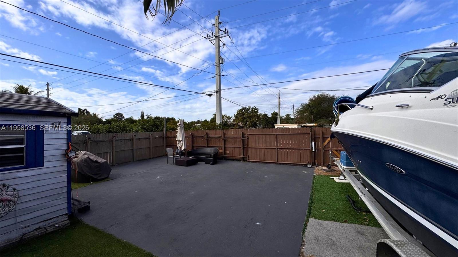 HOLLYWOOD PARK - Residential