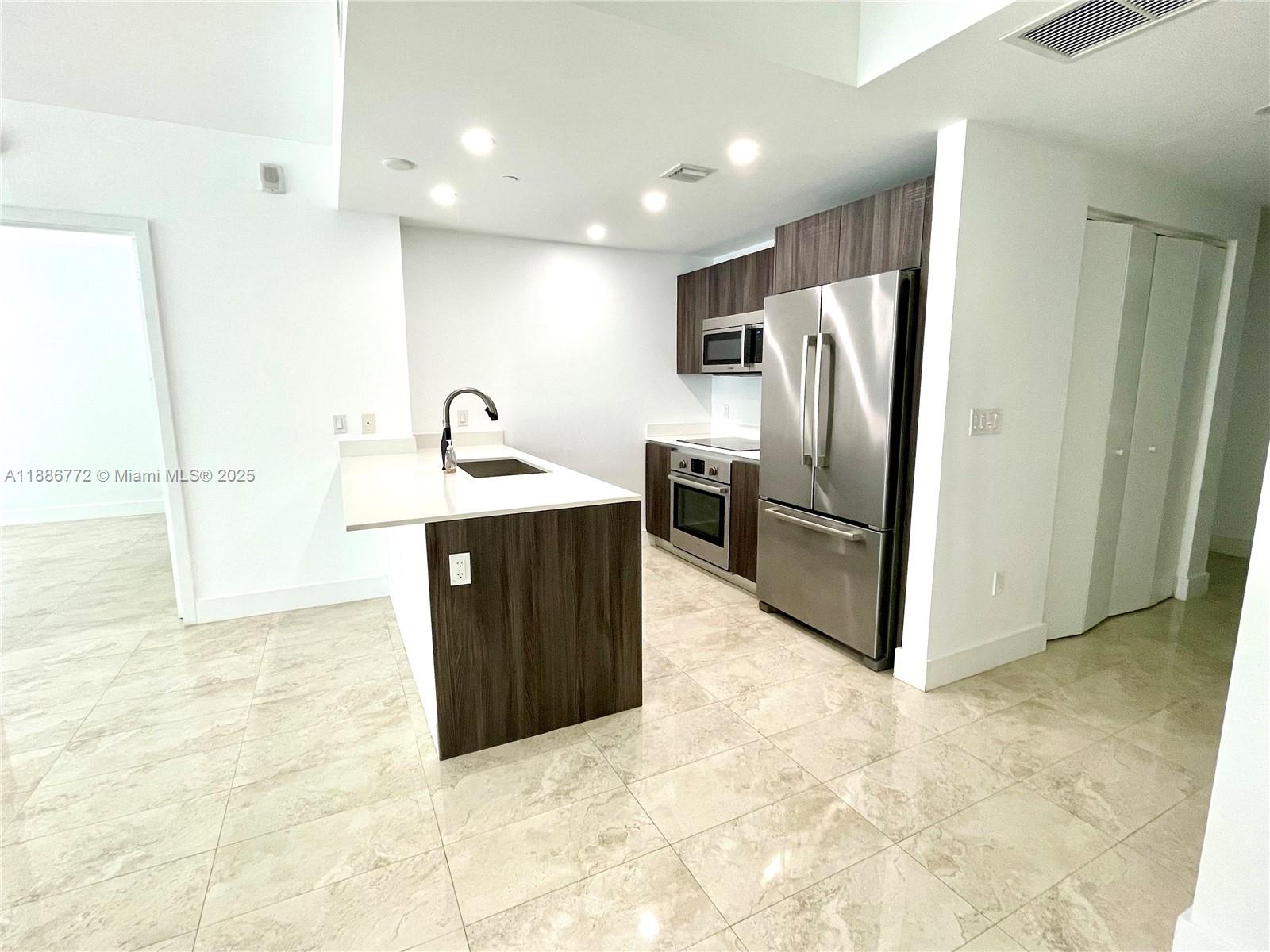 488 NE 18th St 2804