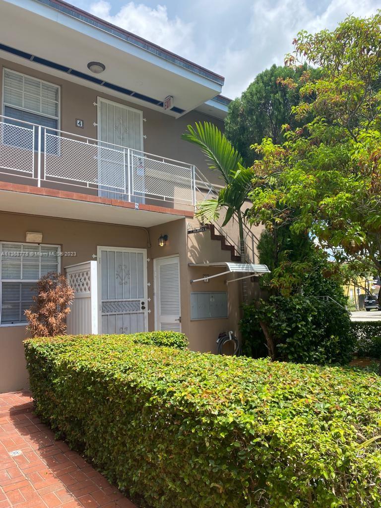 JUST LISTED CORAL GABLES CORNER-MULTIFAMILY, 100% OCCUPIED & GREAT FOR INVESTORS!! This multifamily consists in six 1 bedroom/ 1-bathroom units, with six parking spaces. Building remodeled, and very well maintained. Laundry facility in the building, leases in place, fully occupied. - low monthly expenses. Property is in an unbeatable location of Coral Gables, with an annual income of $147,540.00. Won't last, Call today!
