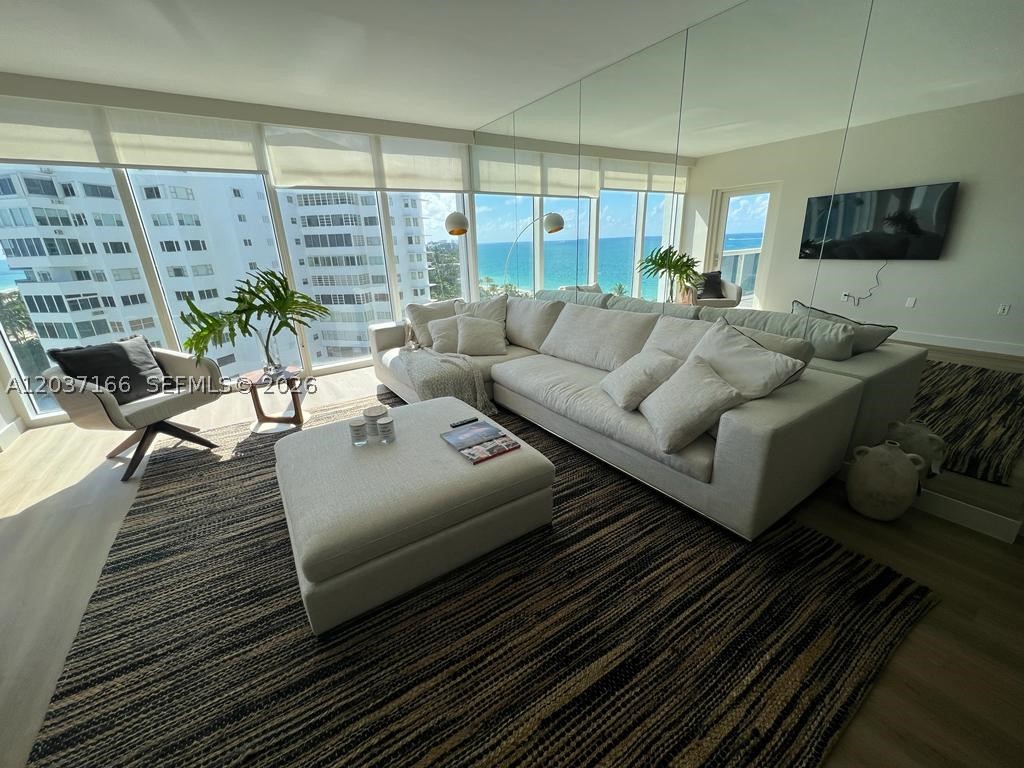 10275 Collins Ave 915