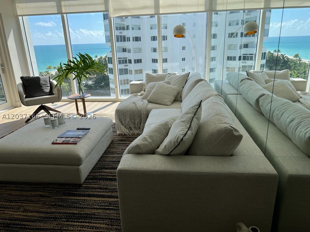 10275 Collins Ave 915