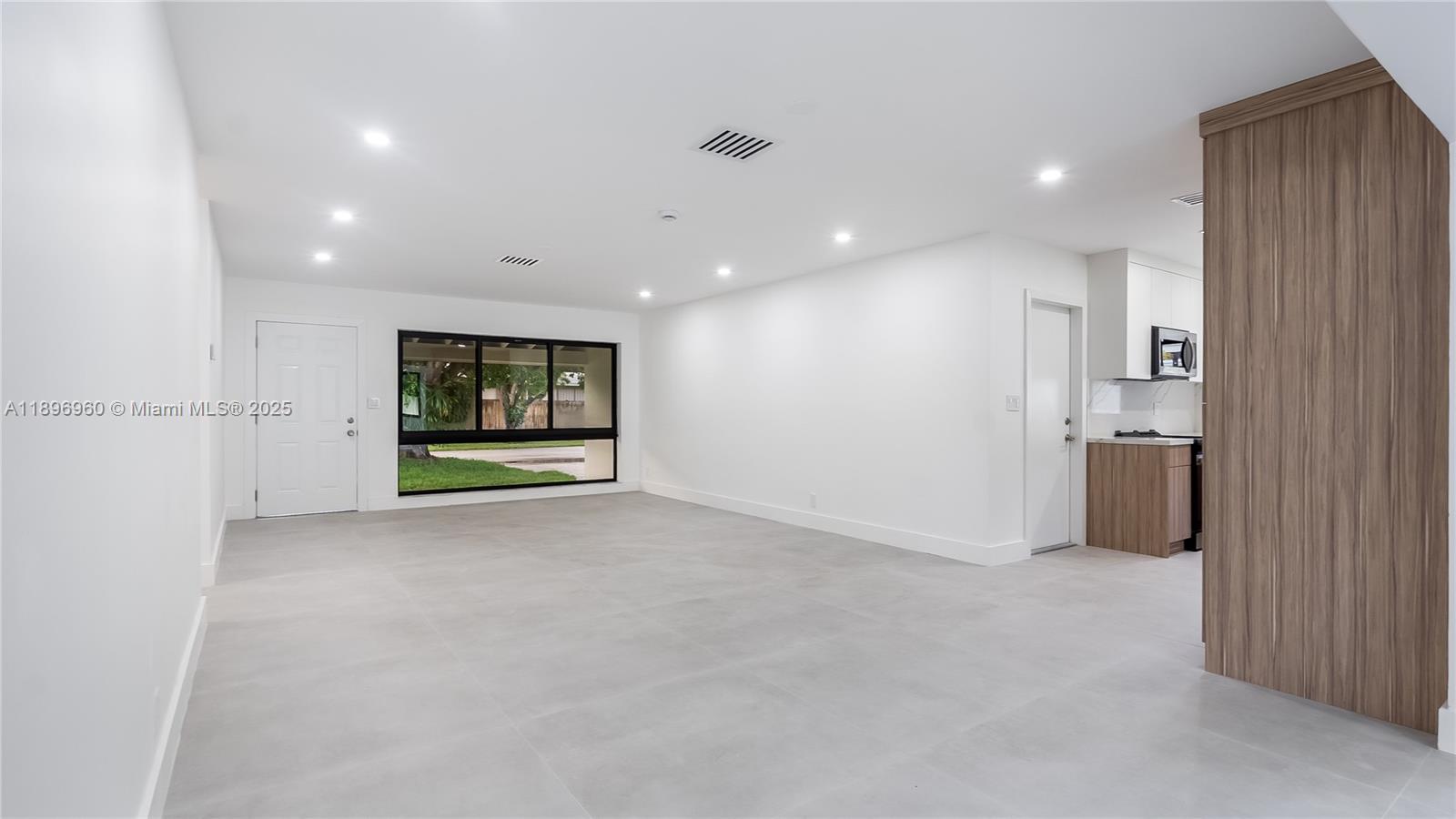 CORAL ESTATES - Residential