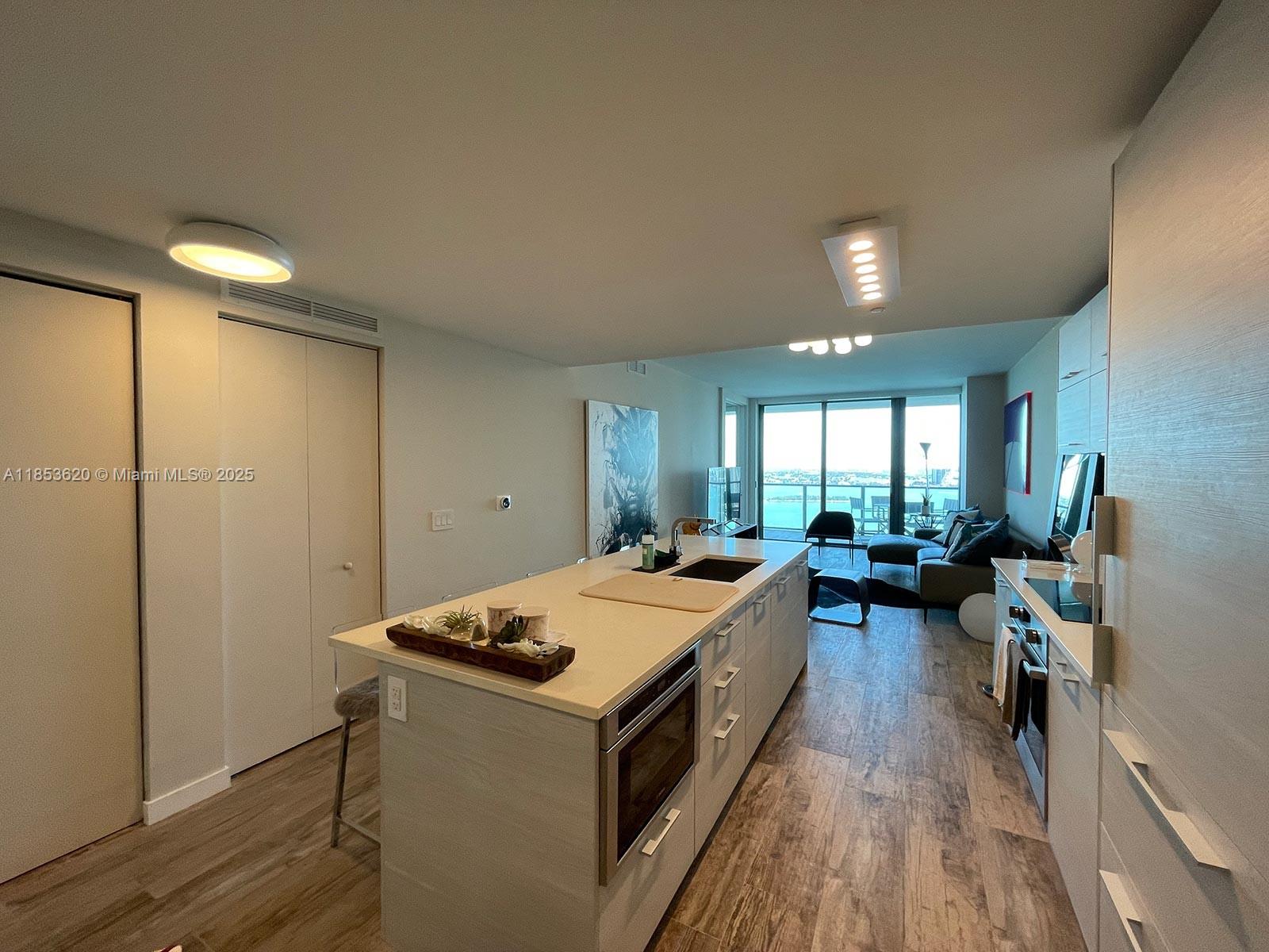 650 NE 32nd St 3005