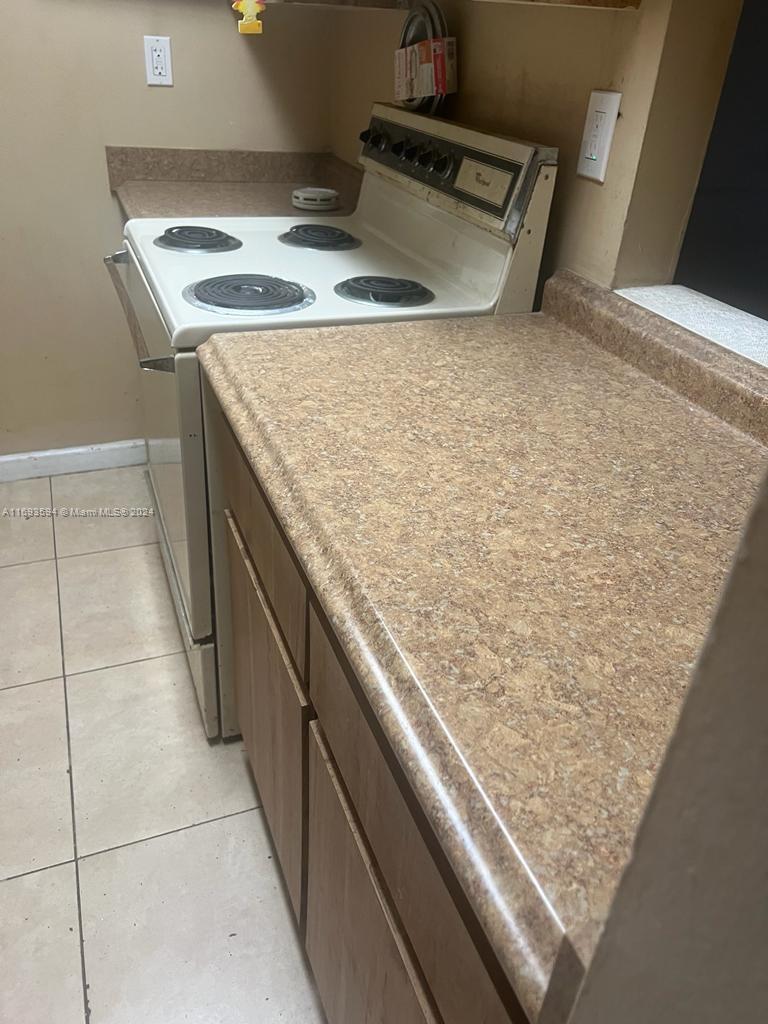 PRESIDENTIAL GOLFVIEW CON - Residential Lease