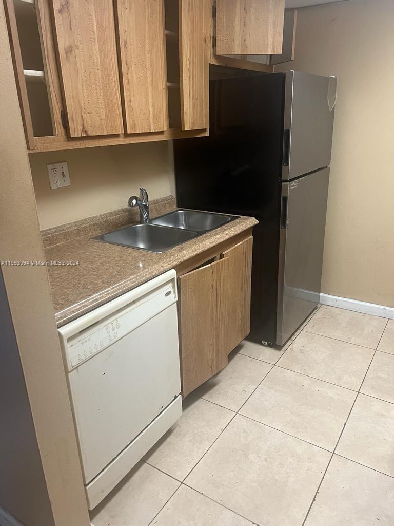 PRESIDENTIAL GOLFVIEW CON - Residential Lease