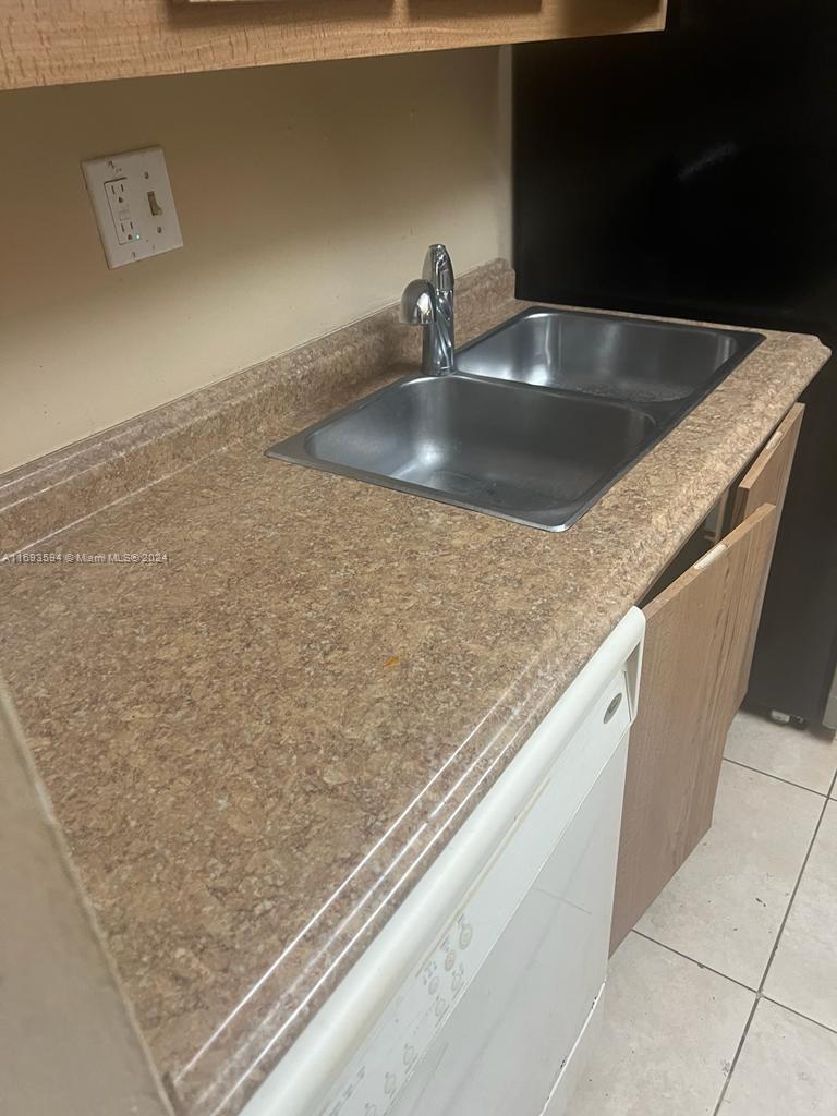 PRESIDENTIAL GOLFVIEW CON - Residential Lease