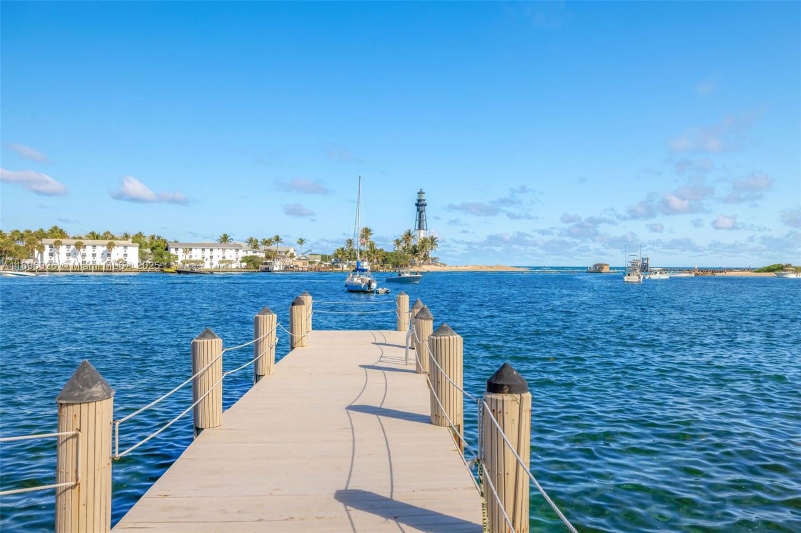 HILLSBORO SHORES EXECUTIV - Residential Lease