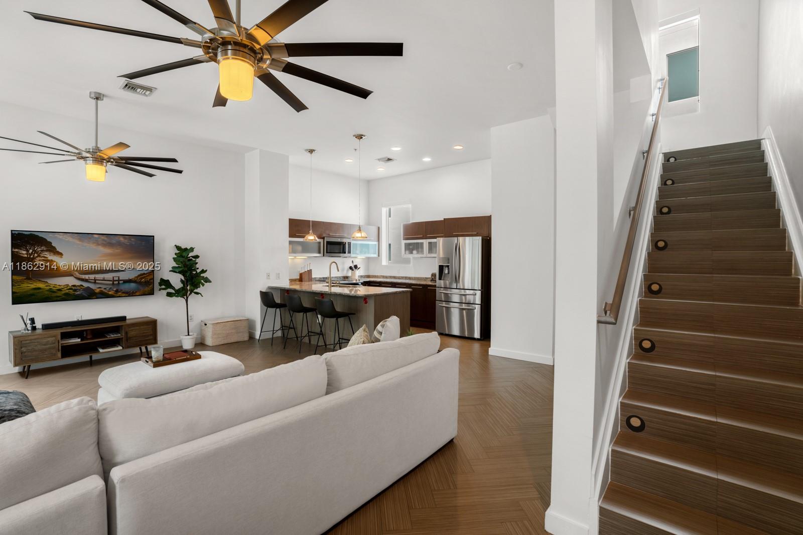 315 NE 7 ST 315