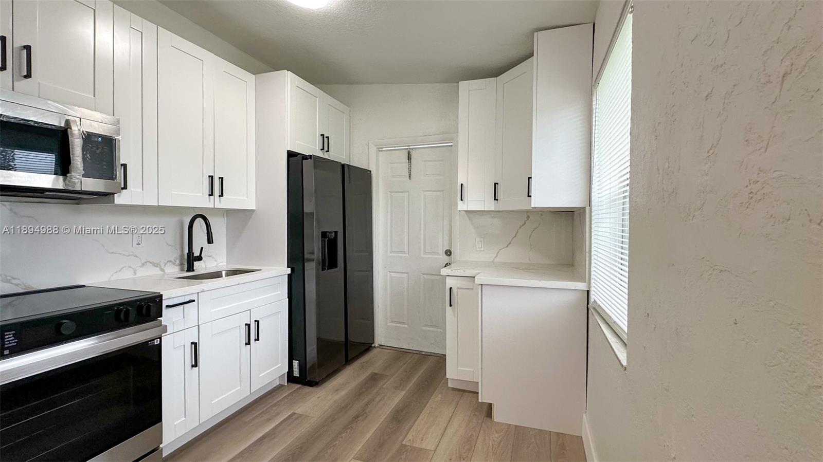 SANDERS PARK - Residential Lease