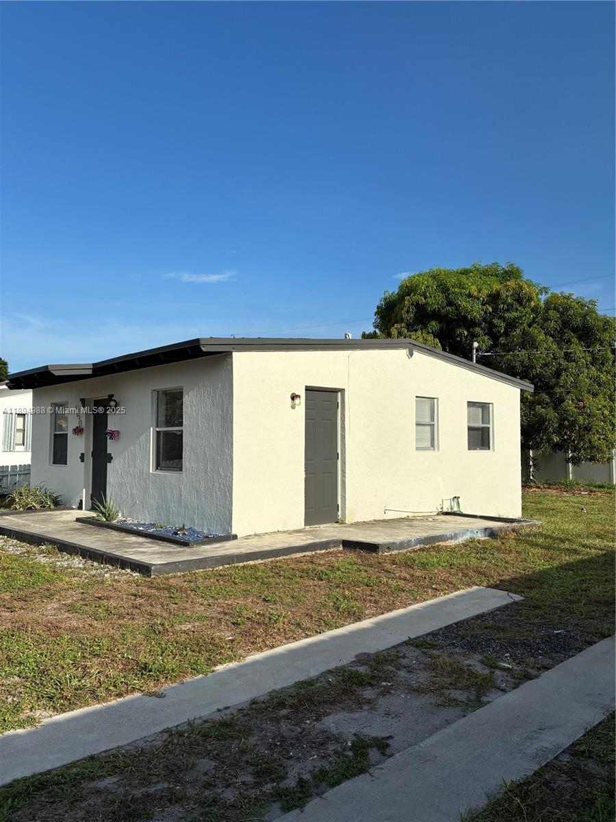SANDERS PARK - Residential Lease