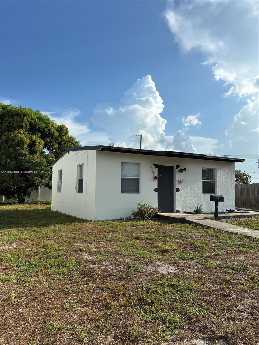 SANDERS PARK - Residential Lease
