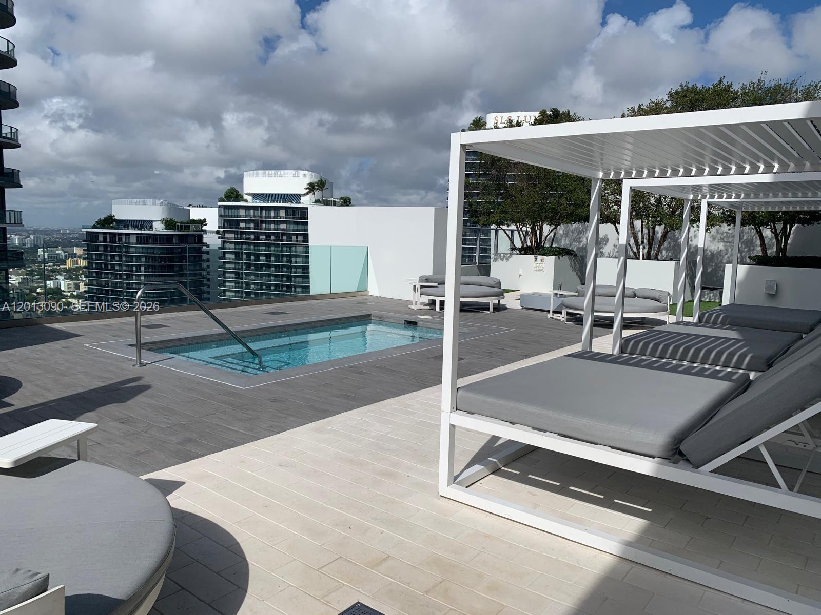 1010 Brickell Ave 3704