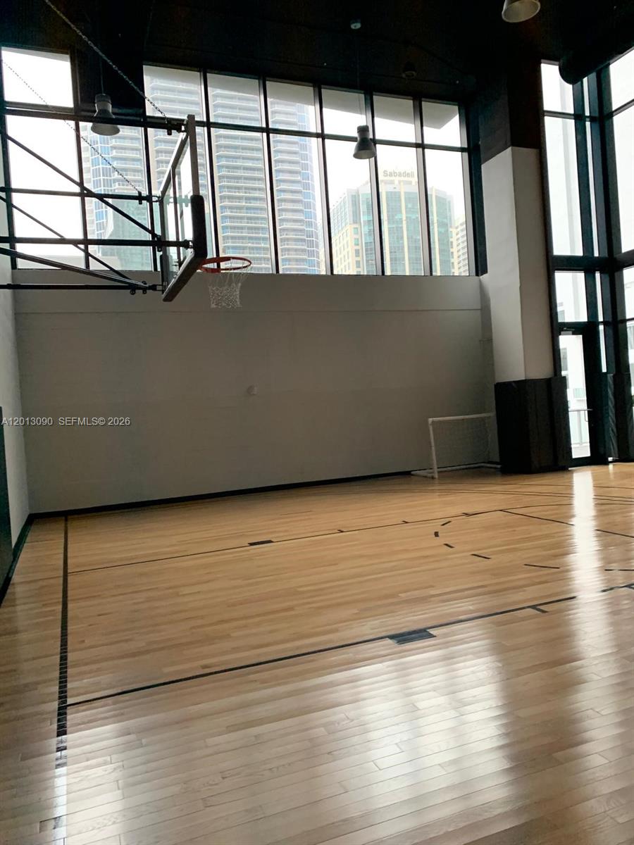 1010 Brickell Ave 3704