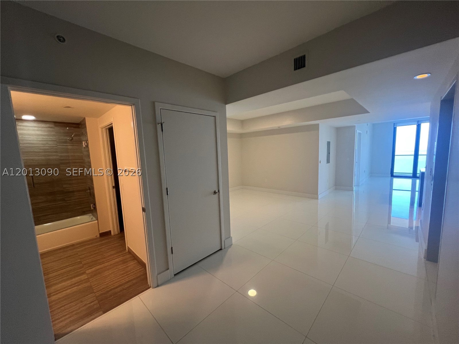 1010 Brickell Ave 3704