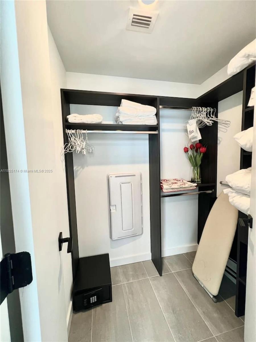 227 NE 2nd St 2713
