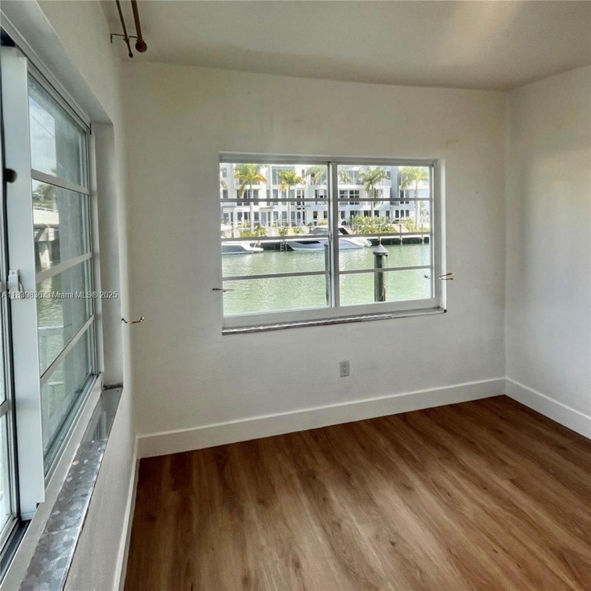 ISLAND POINT SOUTH CONDO - Residential