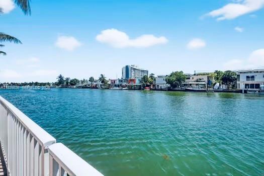 ISLAND POINT SOUTH CONDO - Residential