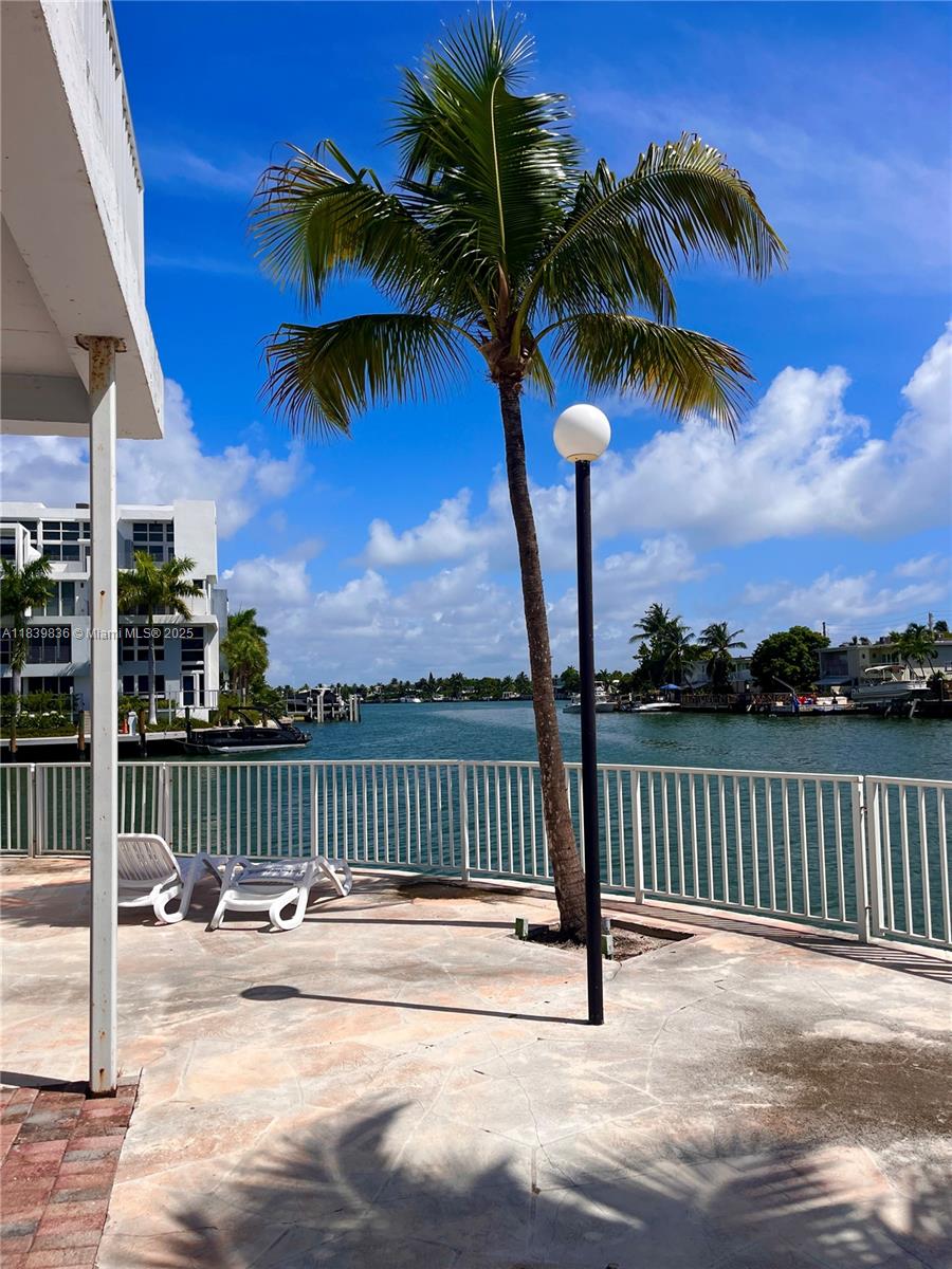 ISLAND POINT SOUTH CONDO - Residential