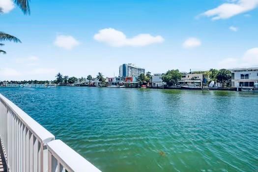 ISLAND POINT SOUTH CONDO - Residential