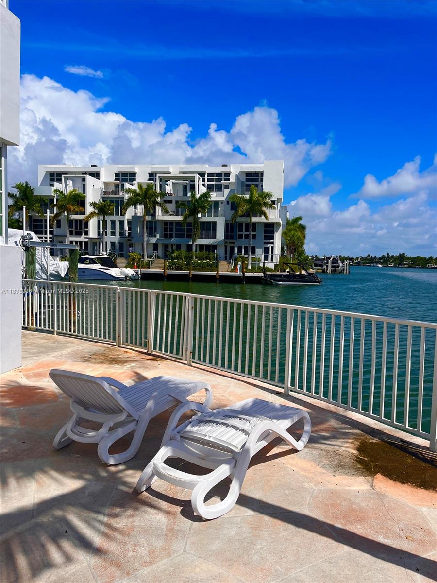 ISLAND POINT SOUTH CONDO - Residential