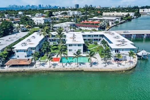 7207 Bay Dr 25, Miami Beach, FL, 33141/$330,000 2 7207 Bay Dr 25