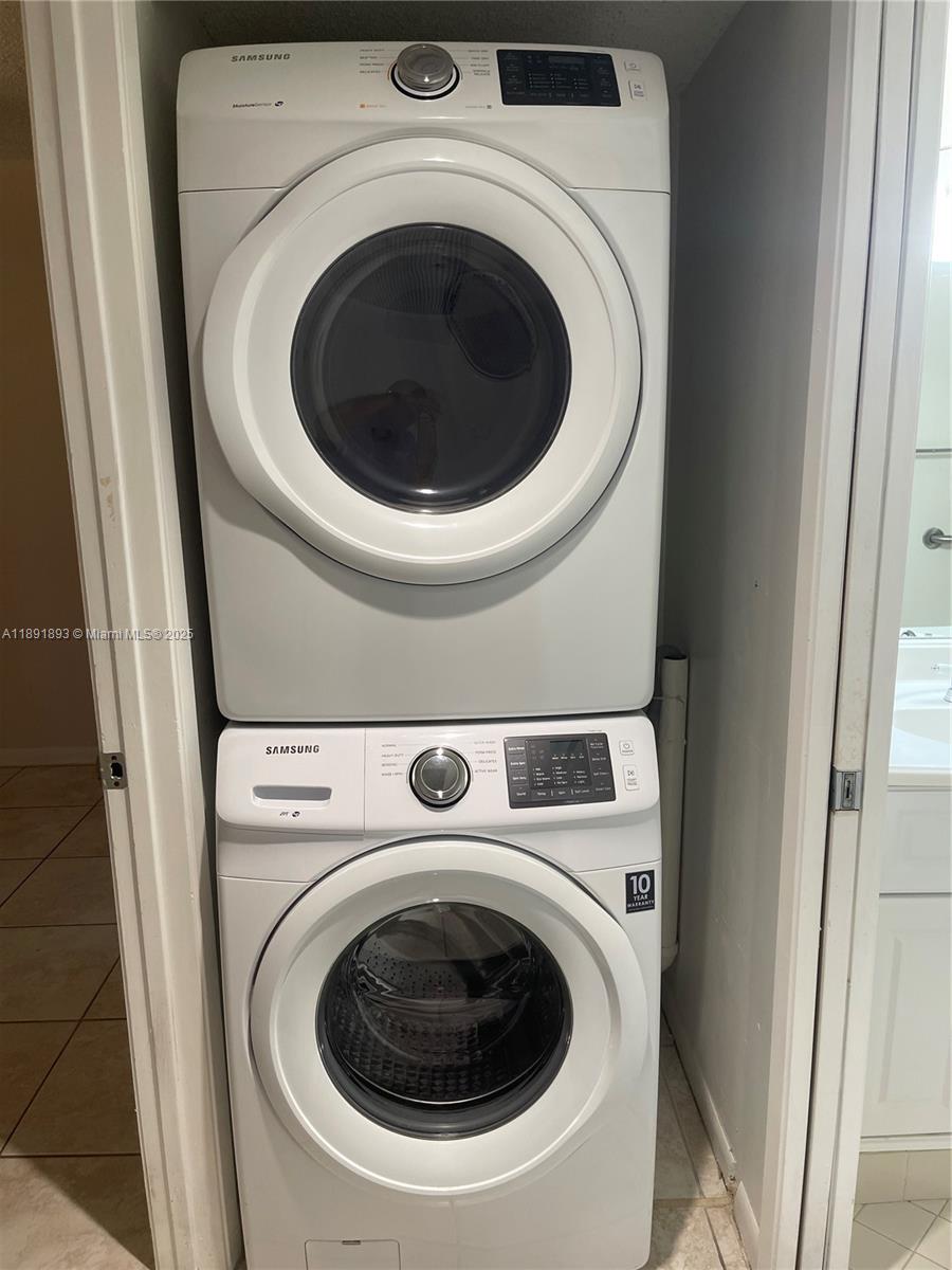 SUFFOLK AT CENTURY VILLAG - Residential