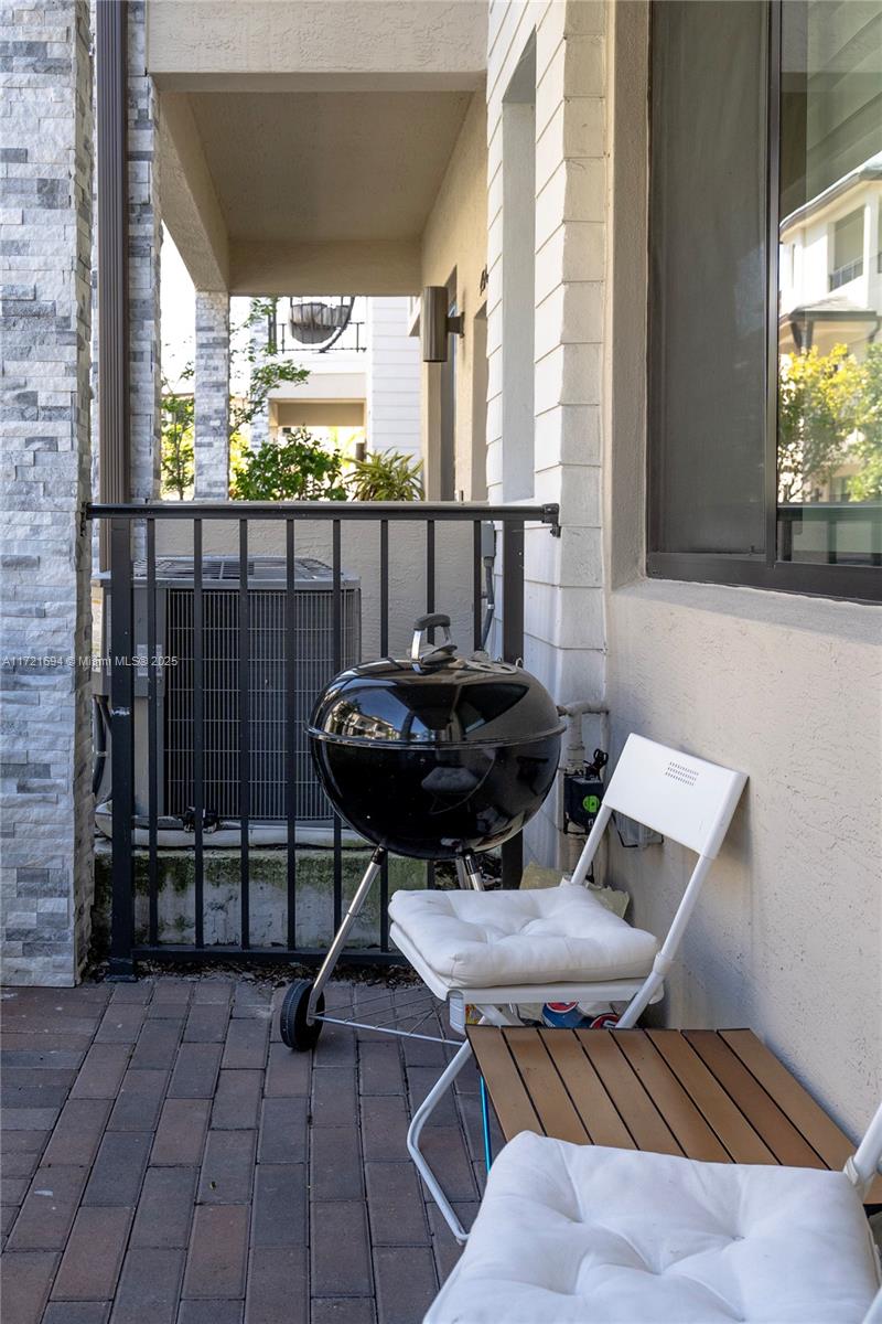 DOWNTOWN DORAL SOUTH PHAS - Residential