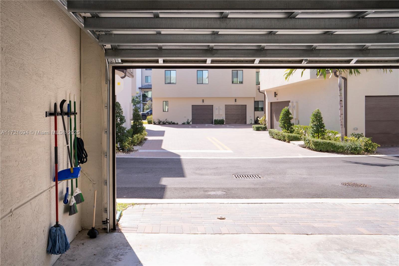 DOWNTOWN DORAL SOUTH PHAS - Residential