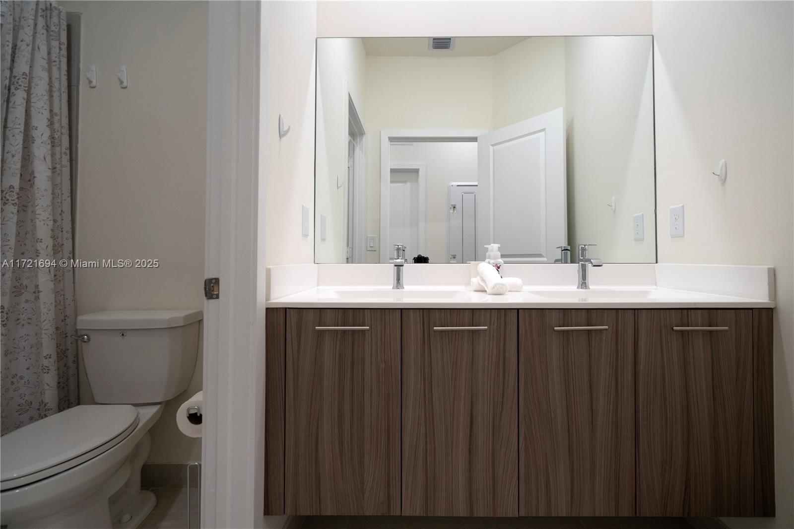 DOWNTOWN DORAL SOUTH PHAS - Residential