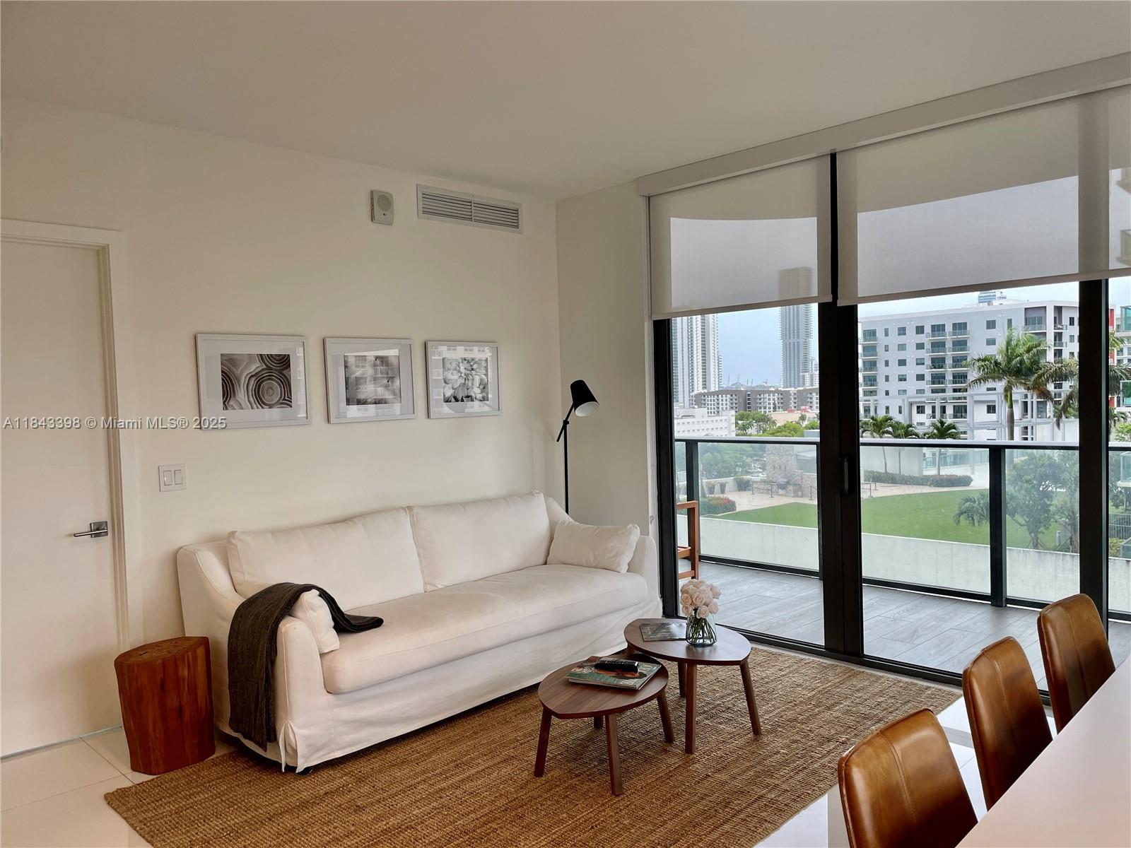 121 NE 34th St 901