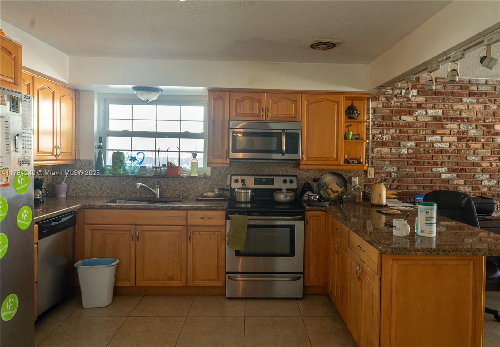 WOODCREST MNR - Residential