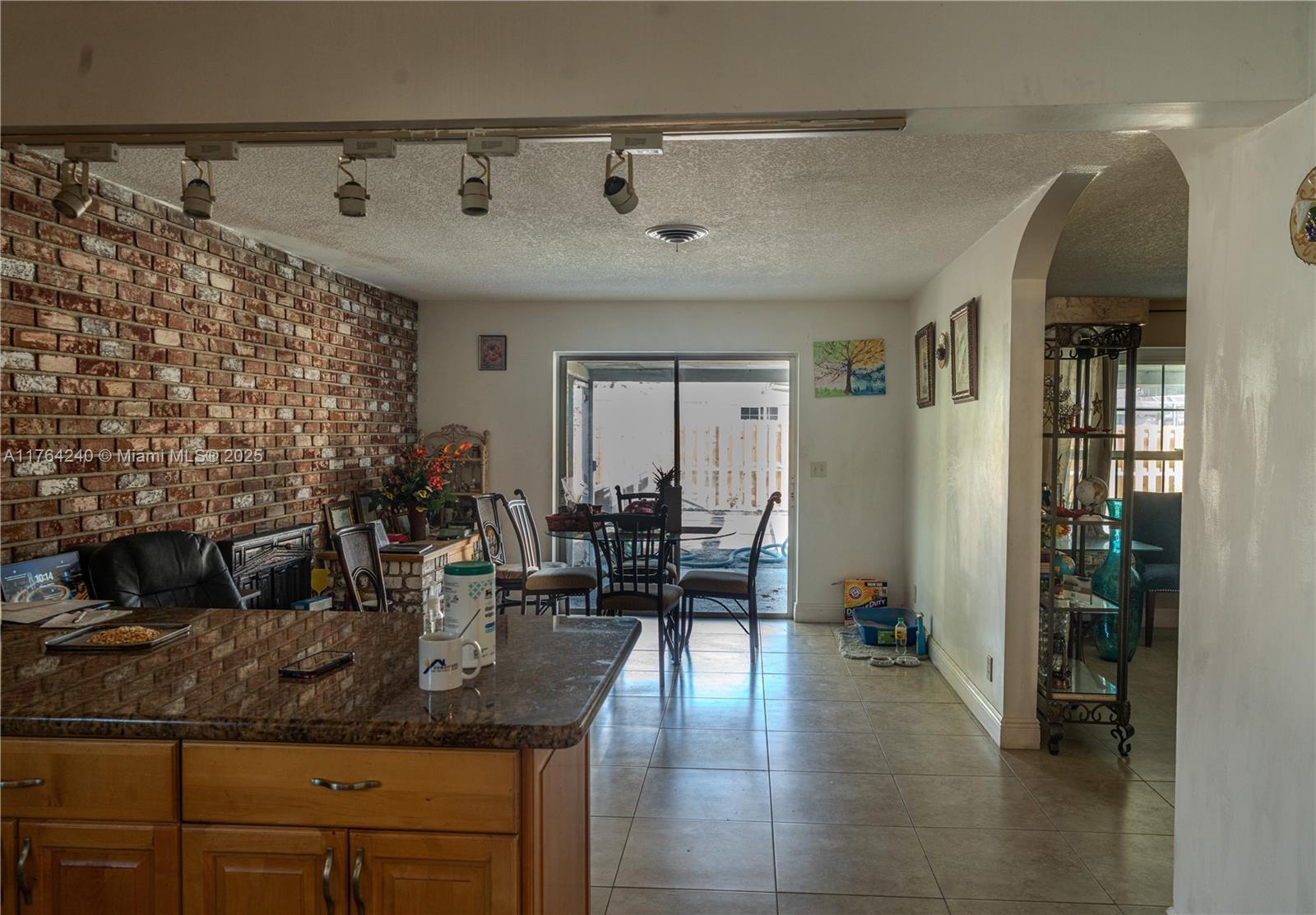 WOODCREST MNR - Residential