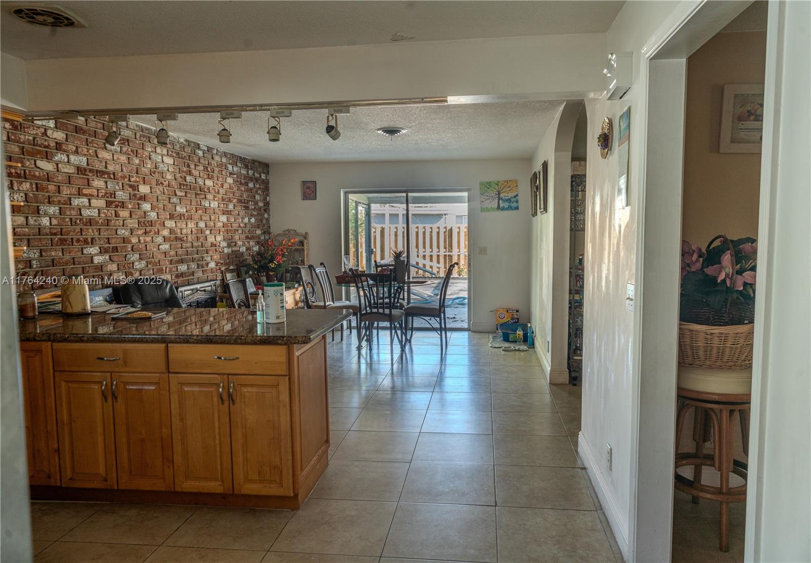 WOODCREST MNR - Residential