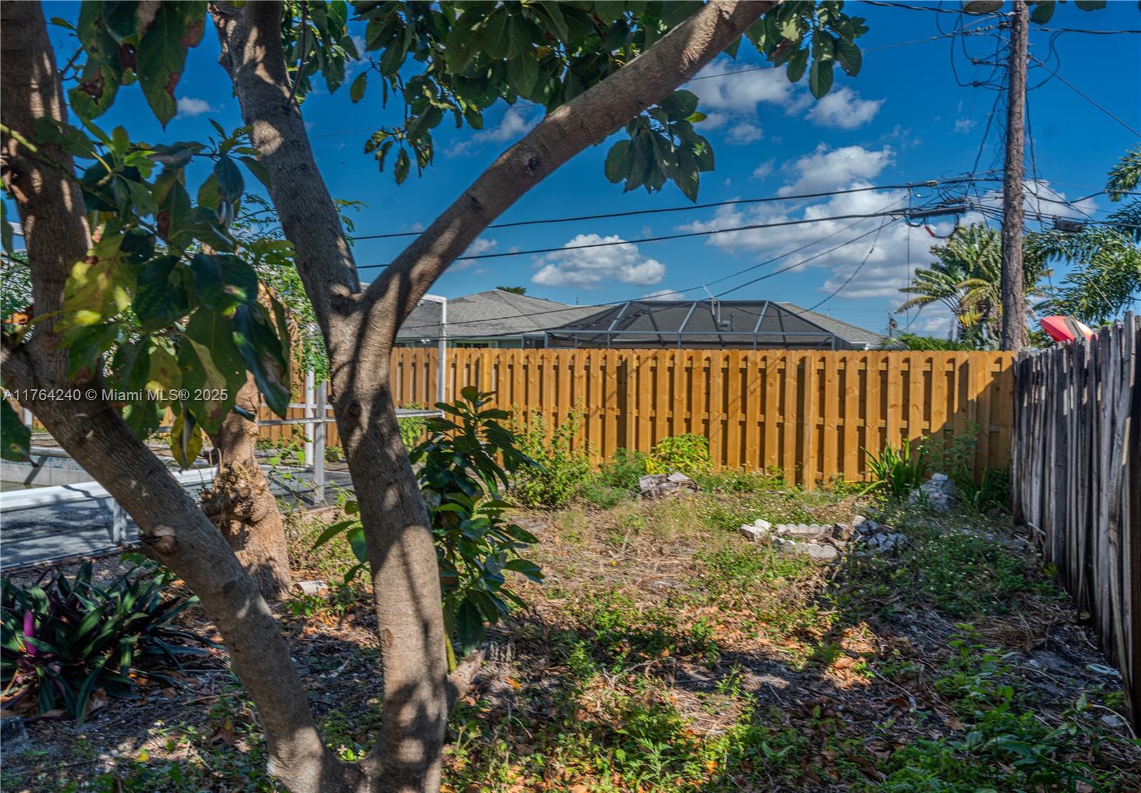 WOODCREST MNR - Residential