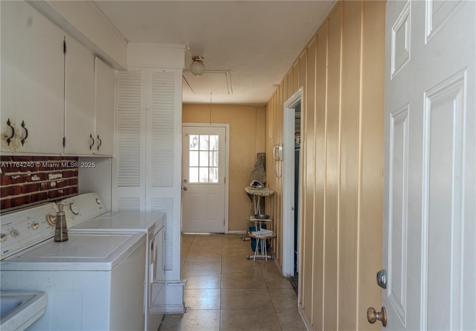 WOODCREST MNR - Residential