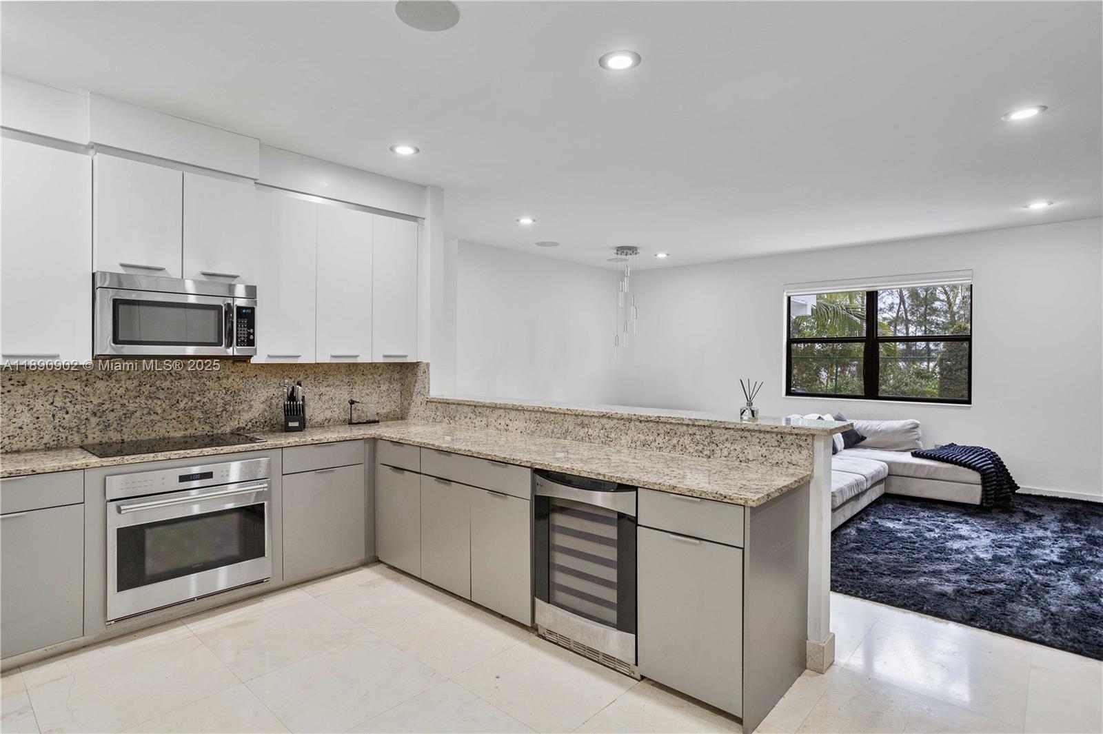 DORAL BREEZE - Residential Lease