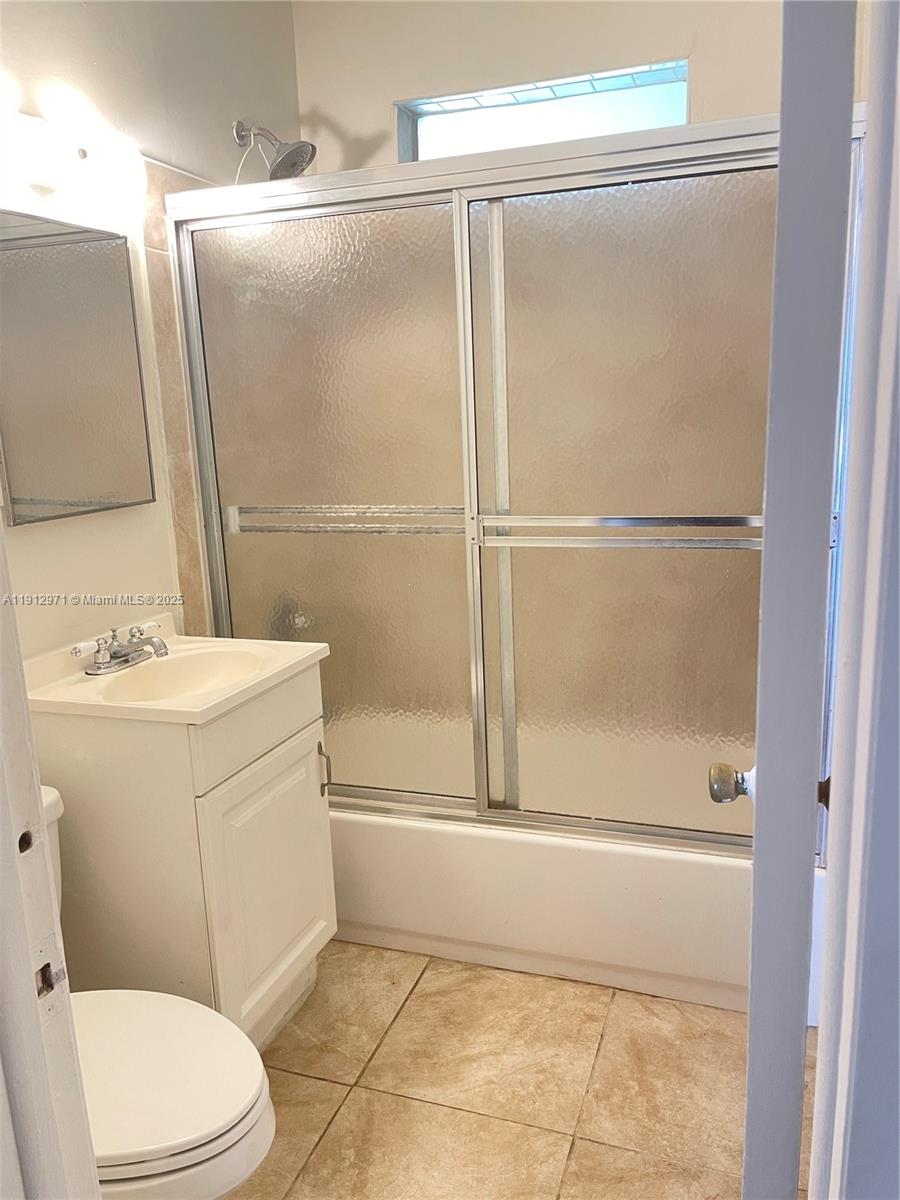 HOLLYWOOD ESTATES - Residential Income