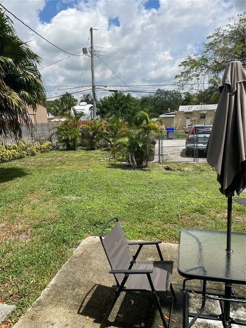 1913 Harding St Hollywood FL 33020