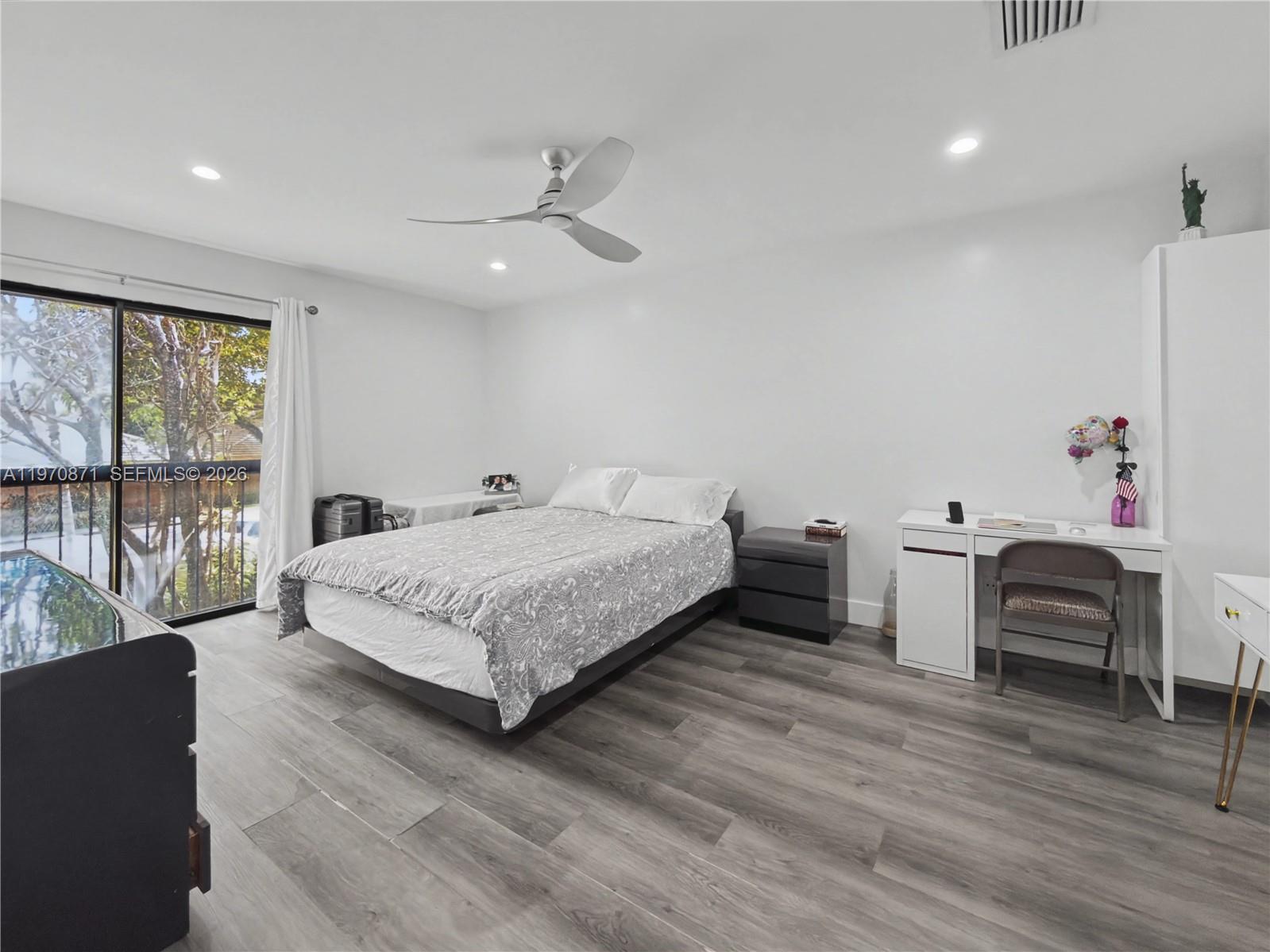 CLASSIC TOWNE HOUSES WEST - Residential