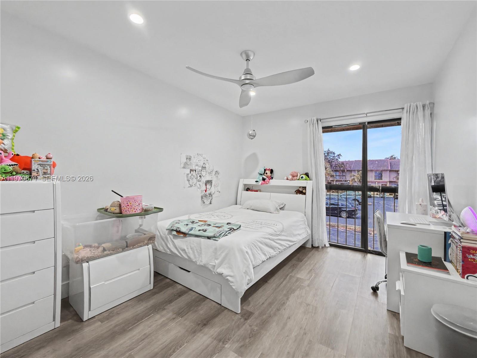 CLASSIC TOWNE HOUSES WEST - Residential