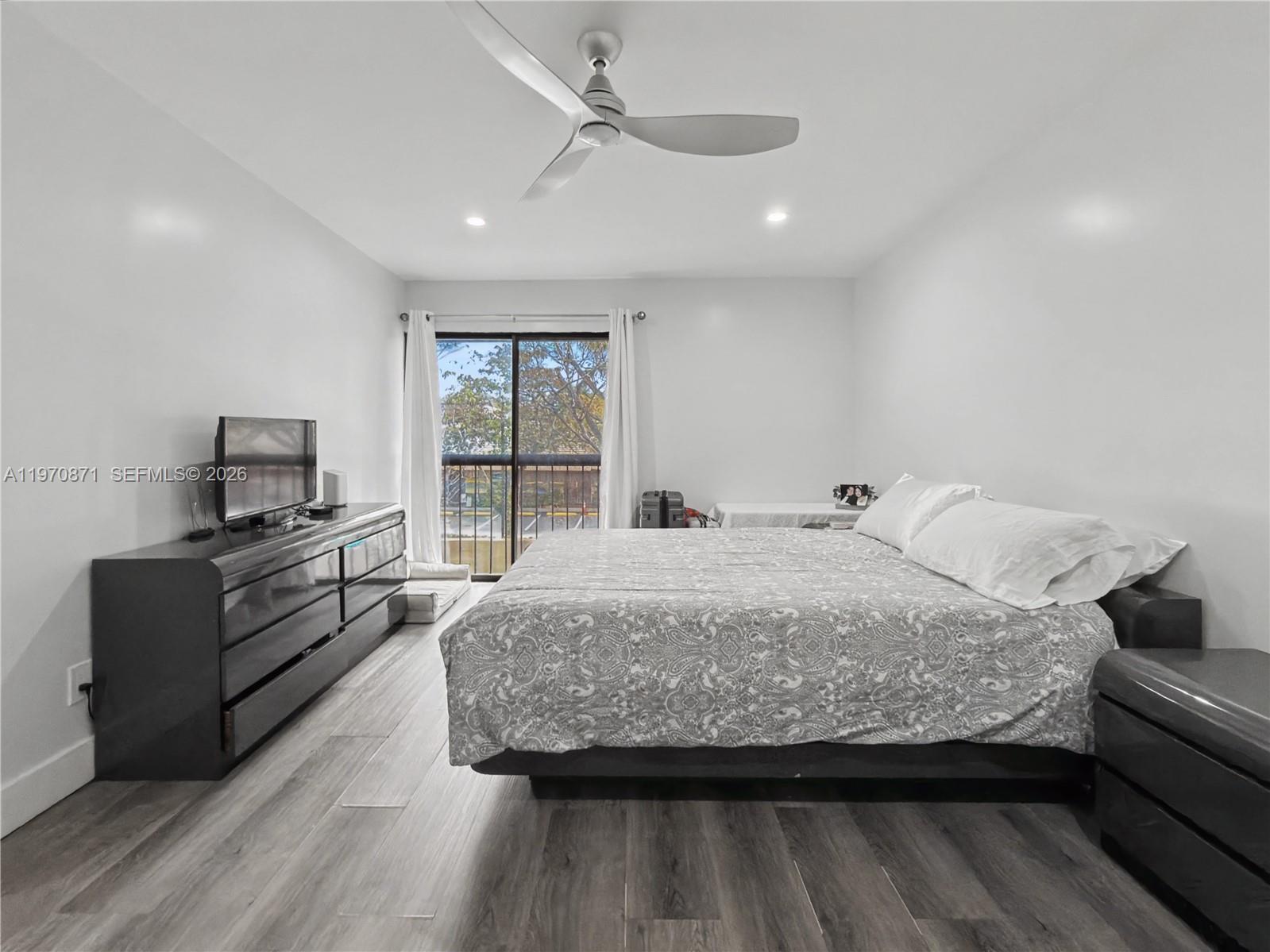 CLASSIC TOWNE HOUSES WEST - Residential