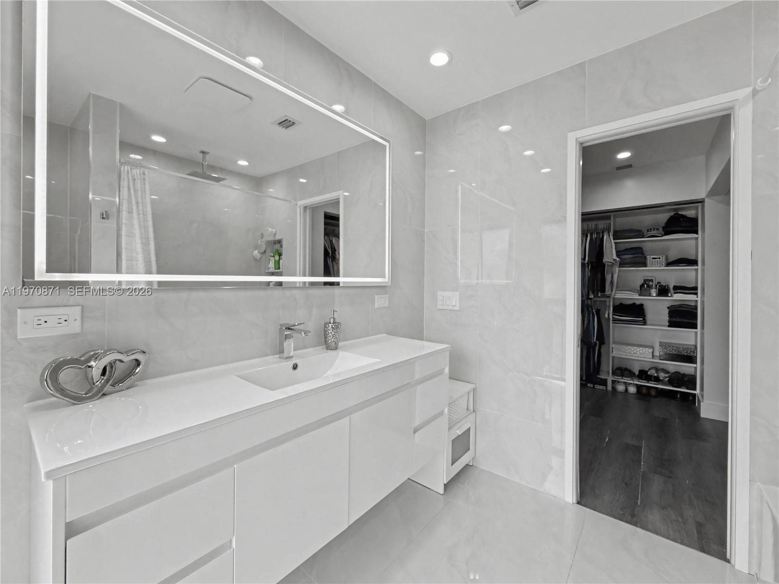 CLASSIC TOWNE HOUSES WEST - Residential