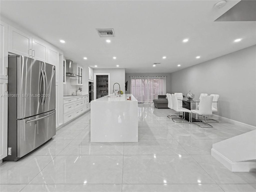 Photo of 4712 Sheridan St #6, Hollywood, FL 33021 (MLS # A11970871)