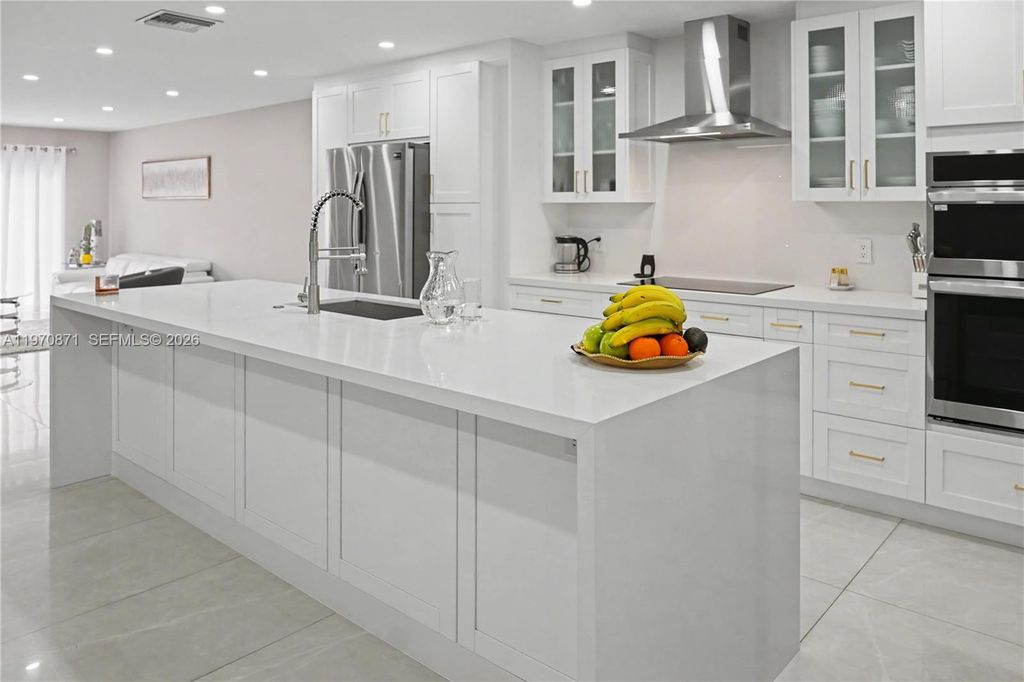 Photo of 4712 Sheridan St #6, Hollywood, FL 33021 (MLS # A11970871)