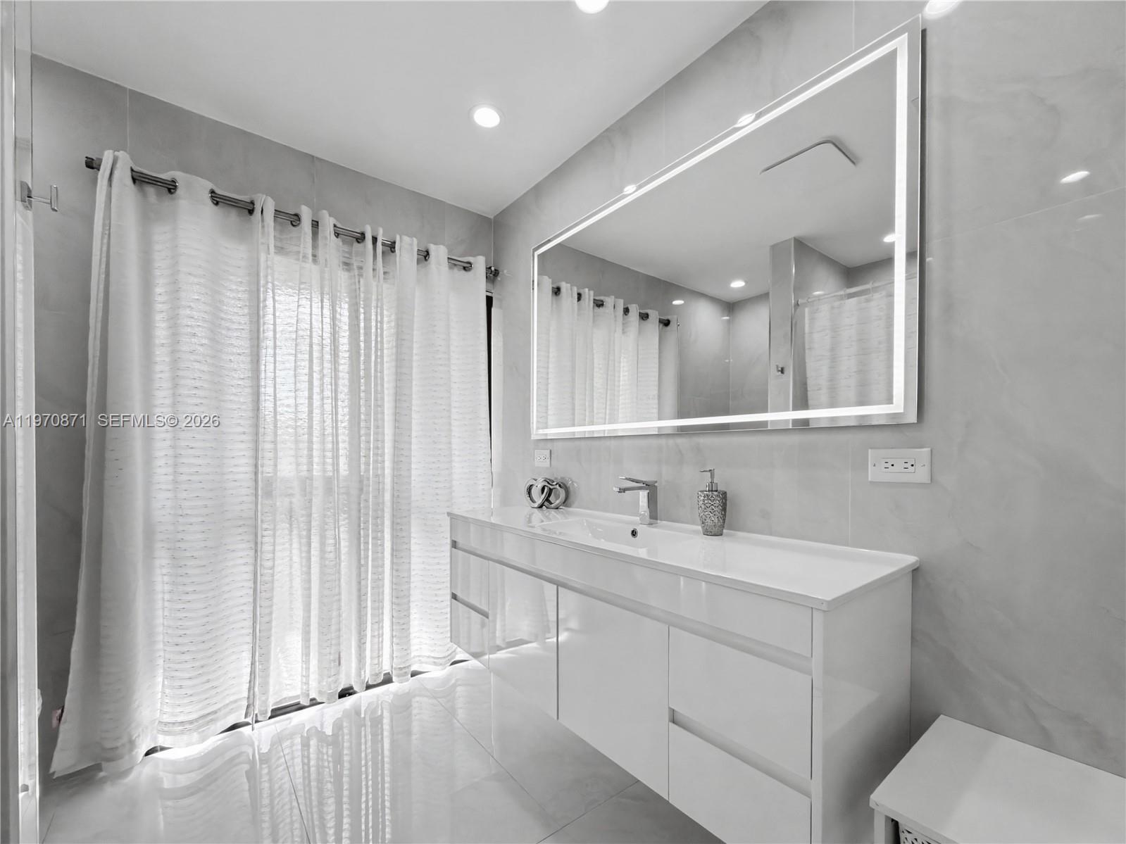 CLASSIC TOWNE HOUSES WEST - Residential