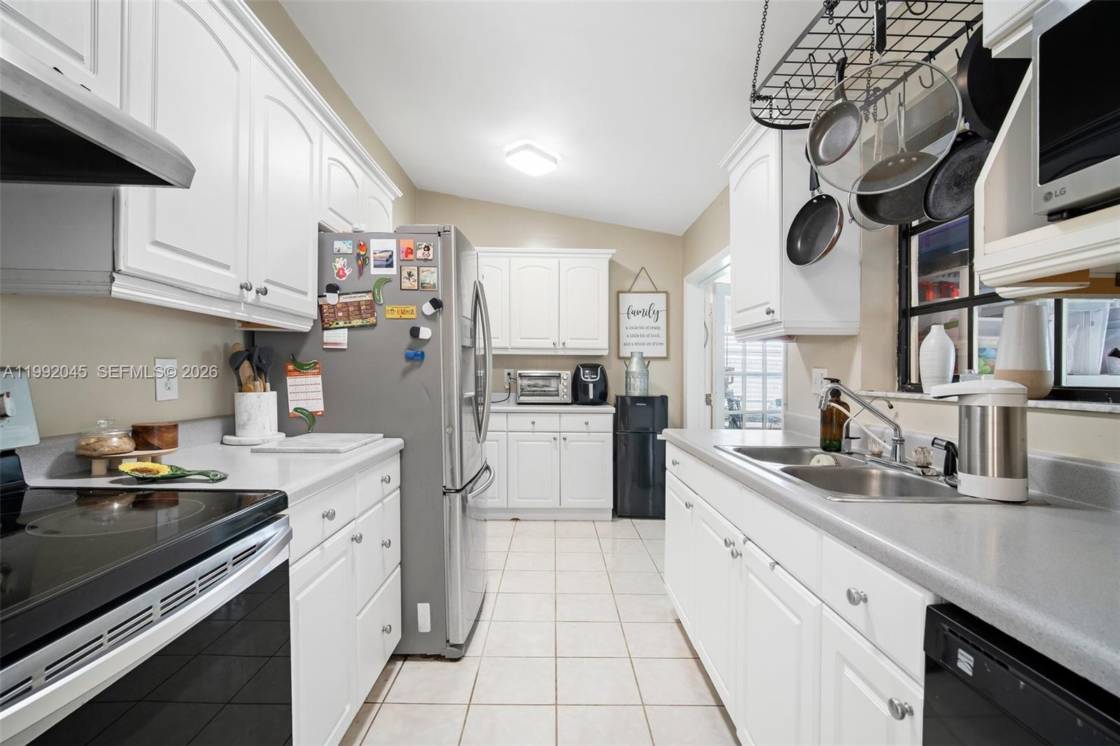 MEADOW WOOD MANOR #4 - Residential